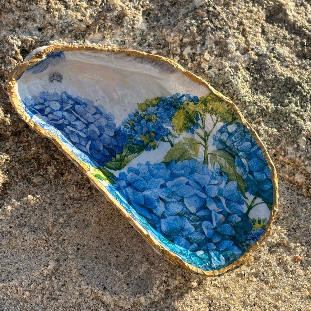Decorative Mussel Shell - Picture 2 of 3